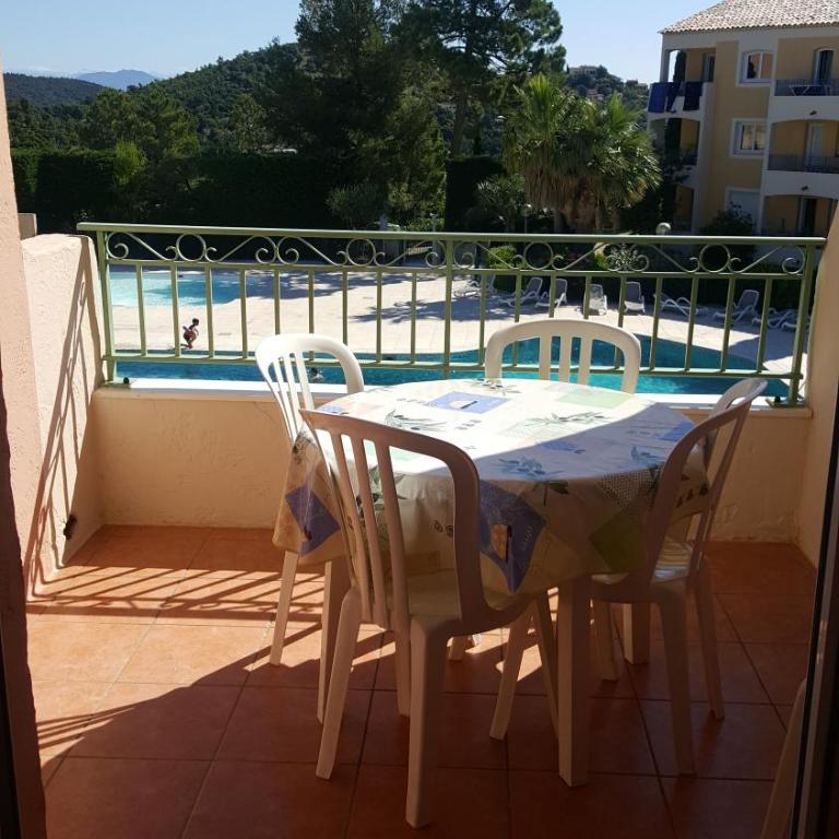 CHARMANT APPARTEMENT T2 VUE SUR PISCINE - Appartement 1 Chambre - 13