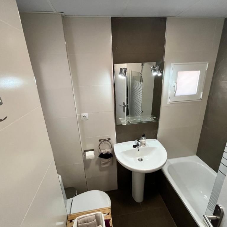 4 BEDROOMS -SENECA Center Apartment - Apartment - 10