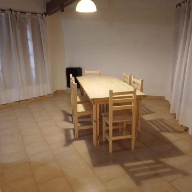 Casa grande en Mar del Plata, cochera, parrilla, parque, TV con wifii. IMPECABLE - Casa de 4 dormitorios - 5