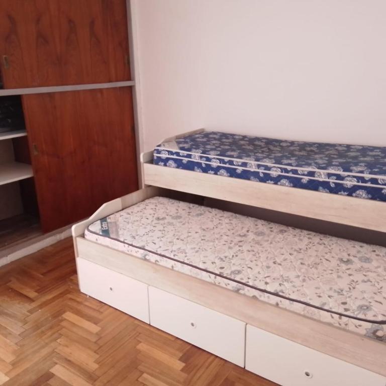 Casa grande en Mar del Plata, cochera, parrilla, parque, TV con wifii. IMPECABLE - Casa de 4 dormitorios - 10