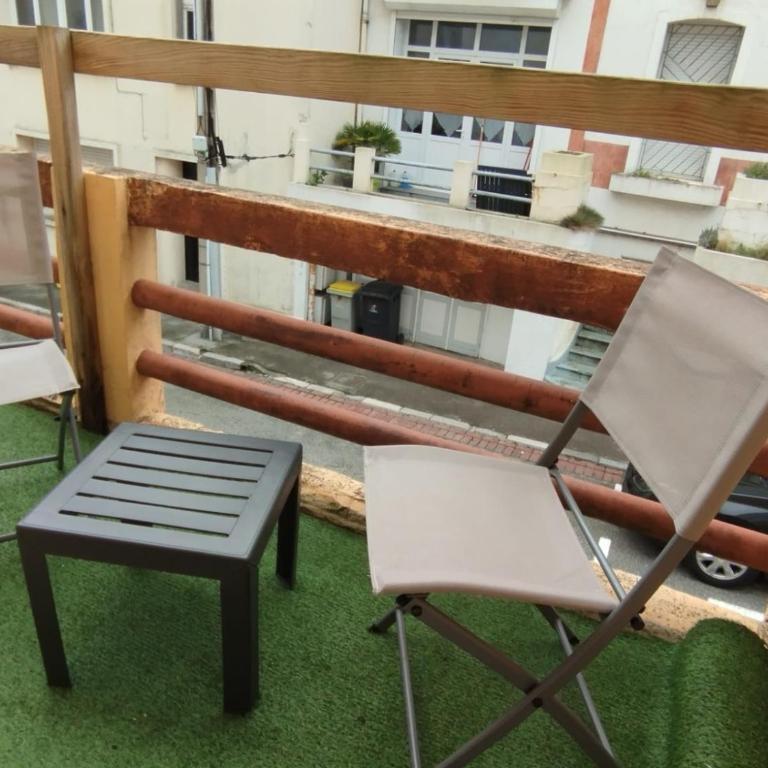 ++++ CENTRAL charmant 70m2 avec balcon, mer à 200 m et rue piétonne à 300 m ++++ - Two-Bedroom Apartment - 37