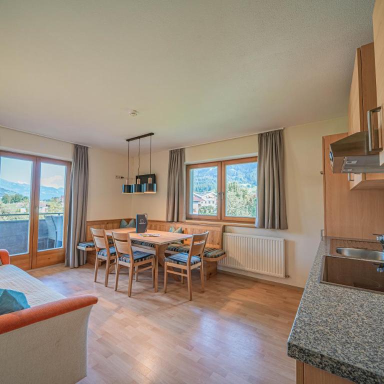 Appartements Andrea Cäciel - Alpline Appartements KG - Apartment mit Blick auf die Berge - 8