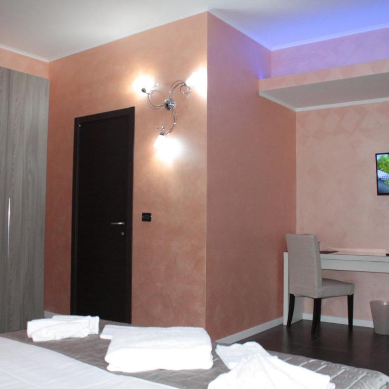 B&B Roma - Family Suite with Balcony - 14