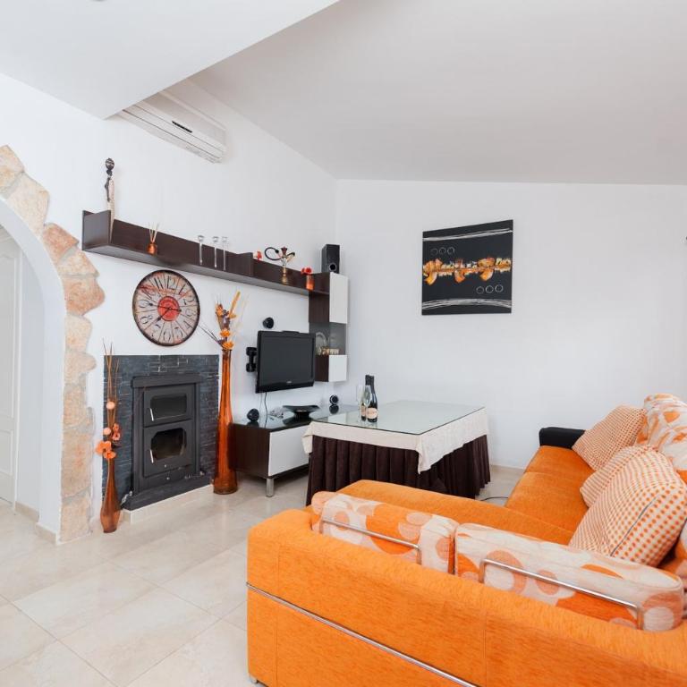 Can Rovet - Three-Bedroom Villa - 12