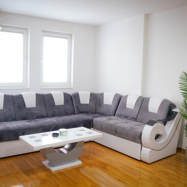 Smallville Apartment - One-Bedroom Apartment - 2
