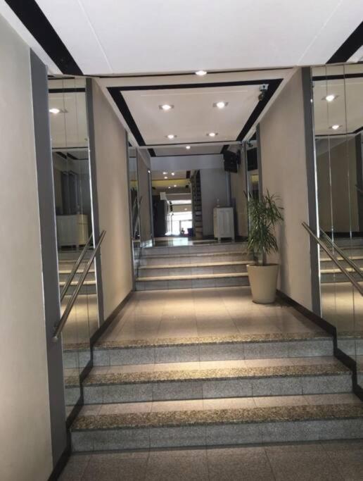 Dpto zona Güemes con cochera - Apartamento de 1 dormitorio - 2