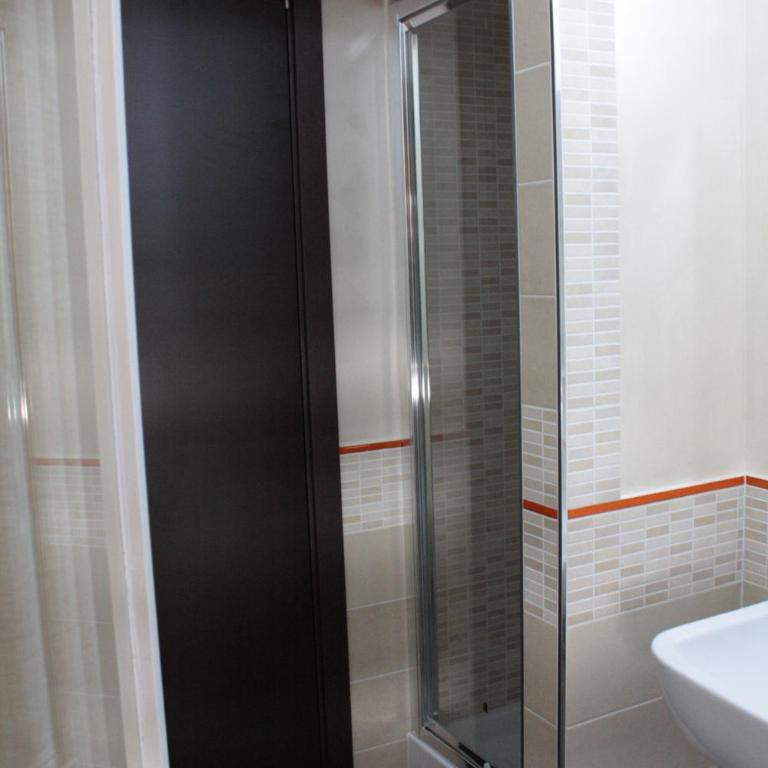 B&B Roma - Double Room with Private Bathroom - 11
