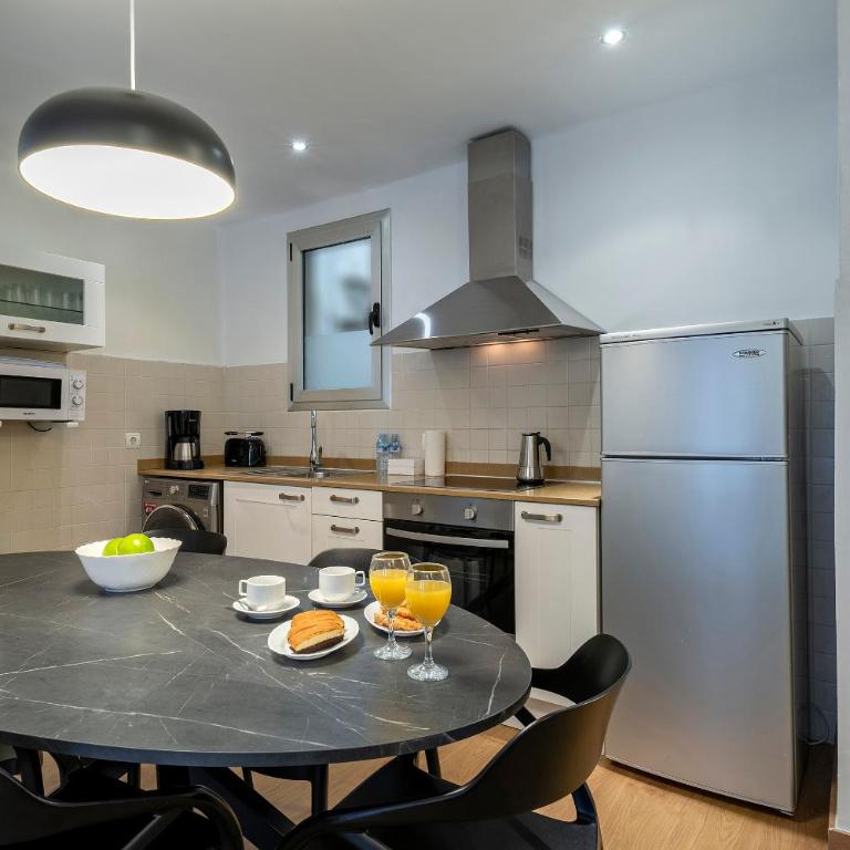 Habitat Apartments Art - Three-Bedroom Apartment (6 Adults) - 4