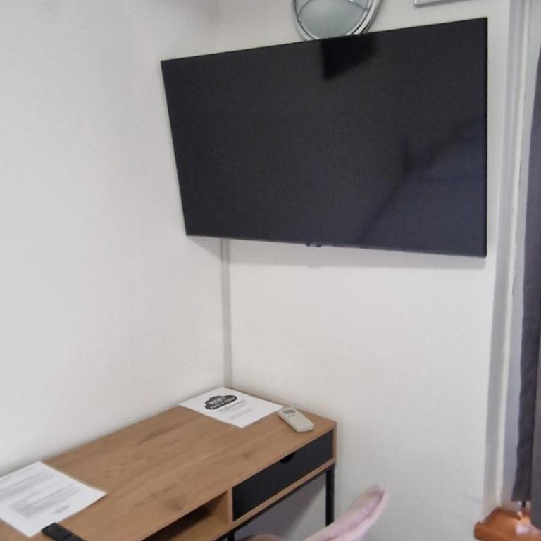 Olimpus Apartmani BD Banjaluka - Dvokrevetna Soba sa Bračnim Krevetom i Sopstvenim Kupatilom - 2