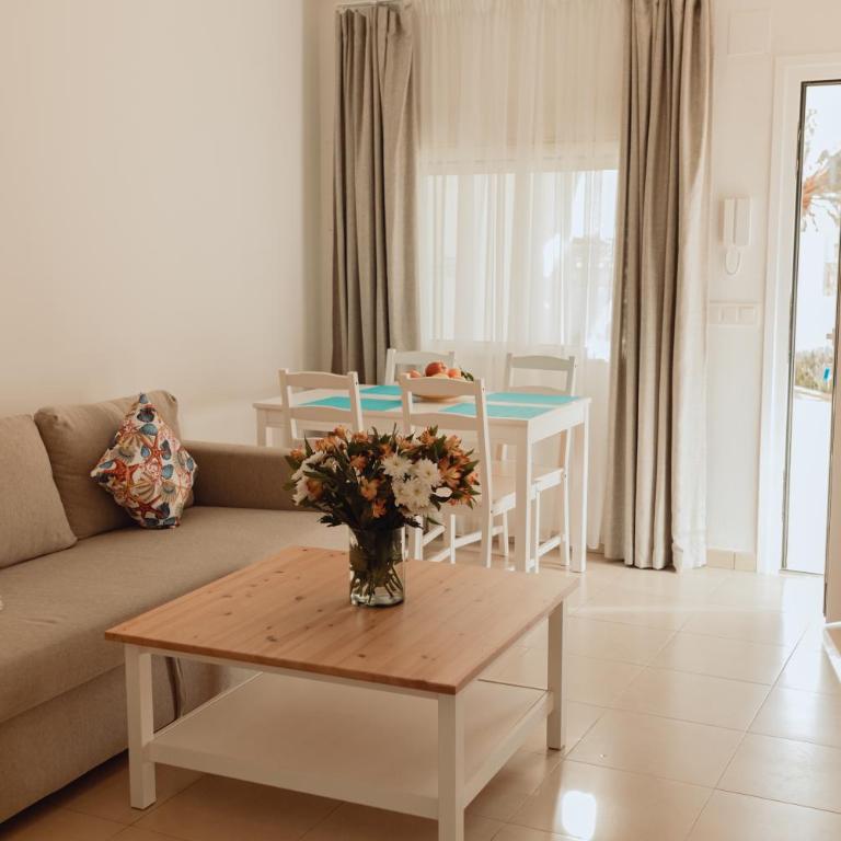 Casa Feliz - RentCar - Apartamento con vistas al jardín - 2