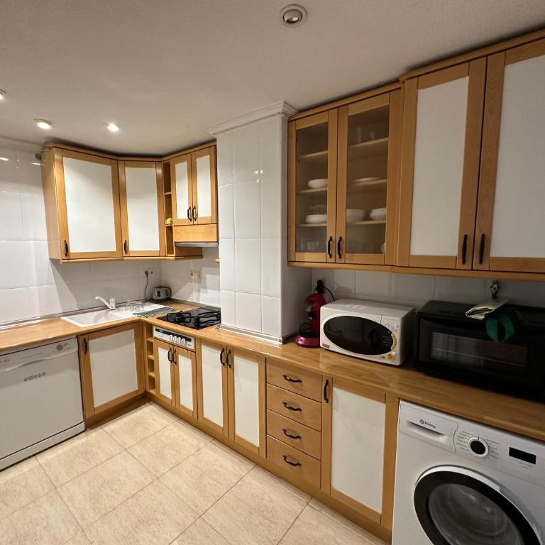 Alicante Beach and Center - Two-Bedroom Apartment - 53
