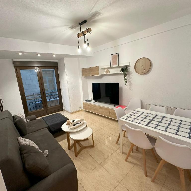 Alicante Beach and Center - Two-Bedroom Apartment - 15