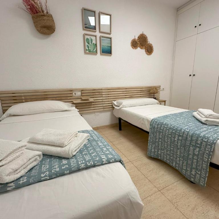 Alicante Beach and Center - Two-Bedroom Apartment - 35