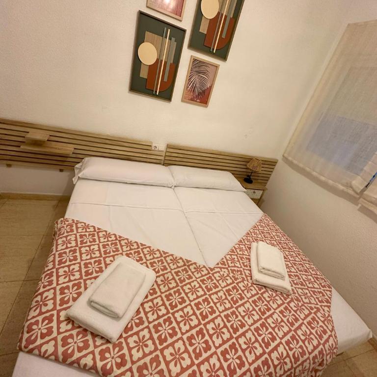 Alicante Beach and Center - Two-Bedroom Apartment - 24