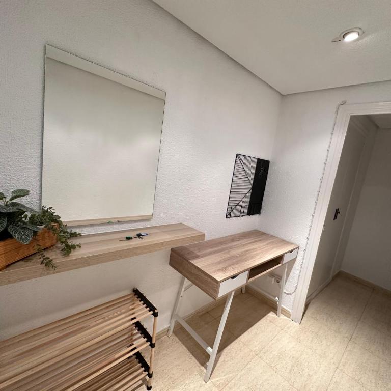 Alicante Beach and Center - Two-Bedroom Apartment - 4