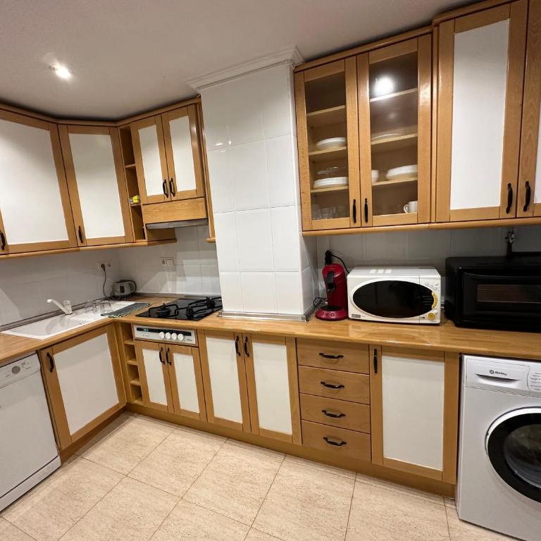 Alicante Beach and Center - Two-Bedroom Apartment - 50