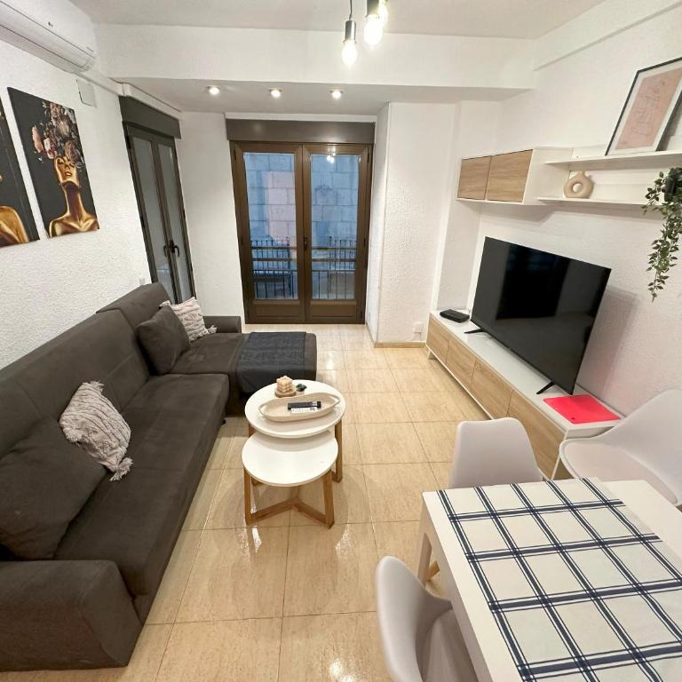 Alicante Beach and Center - Two-Bedroom Apartment - 9