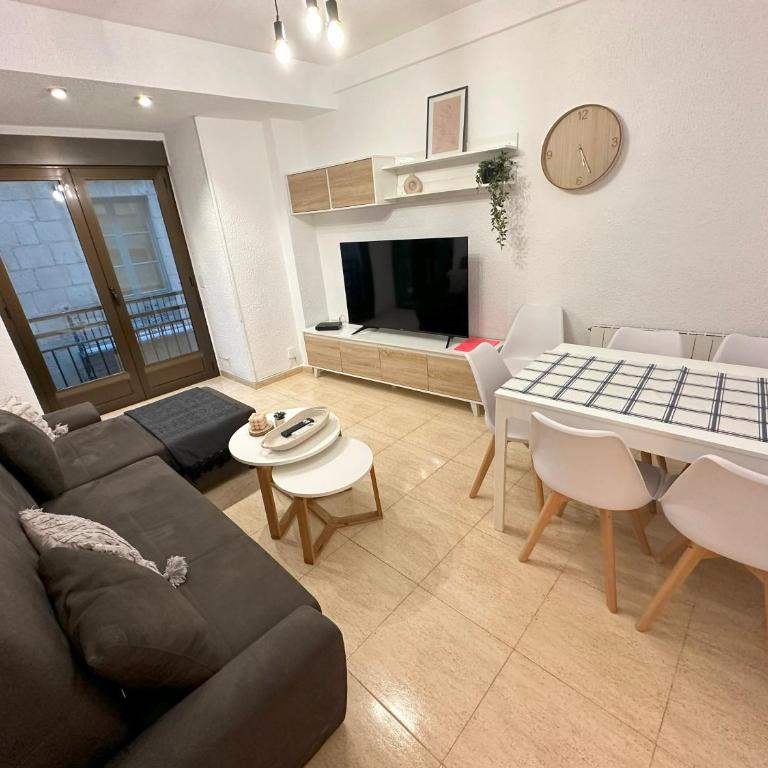 Alicante Beach and Center - Two-Bedroom Apartment - 17
