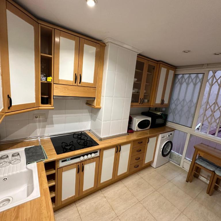Alicante Beach and Center - Two-Bedroom Apartment - 49