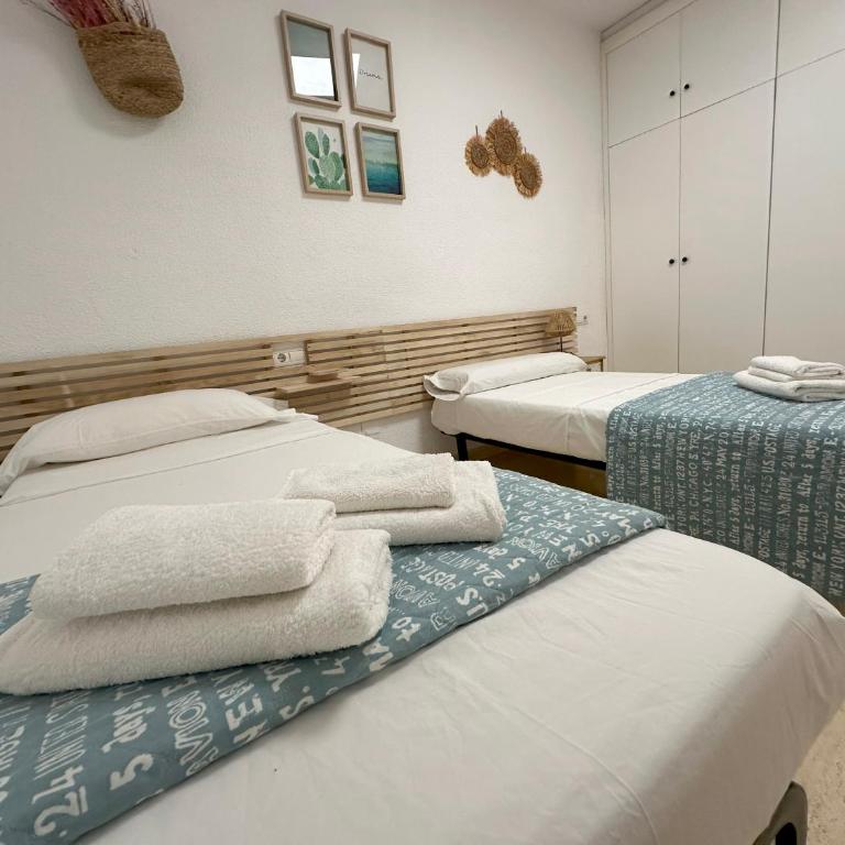 Alicante Beach and Center - Two-Bedroom Apartment - 44