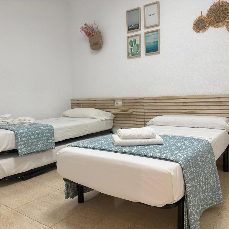 Alicante Beach and Center - Two-Bedroom Apartment - 42