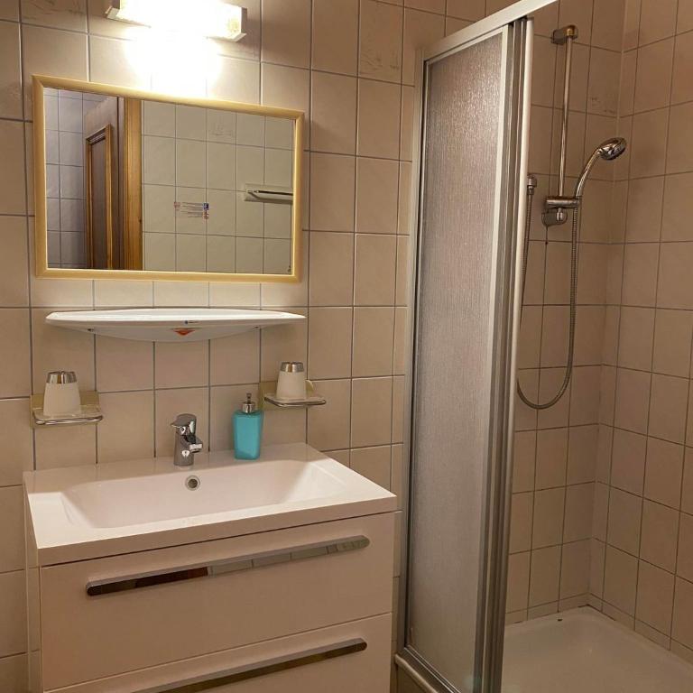 Hotel Aquamarin - Dreibettzimmer mit Bergblick - 6