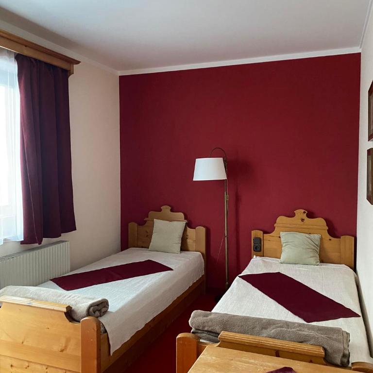 Hotel Aquamarin - Vierbettzimmer mit Bergblick - 2