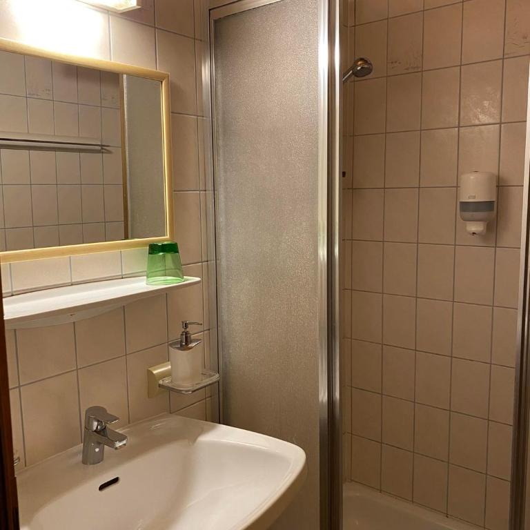 Hotel Aquamarin - Vierbettzimmer mit Bergblick - 7