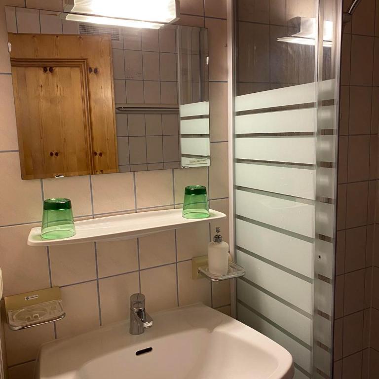 Hotel Aquamarin - Doppelzimmer mit Bergblick - 3