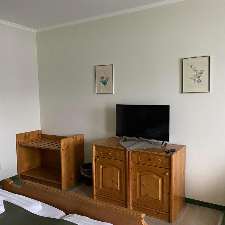 Hotel Aquamarin - Doppelzimmer mit Bergblick - 8