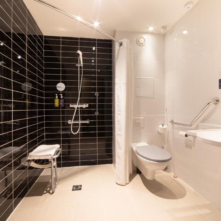 Holiday Inn Express Amiens by IHG - Chambre Lit Queen-Size Standard - Accessible aux Personnes à Mobilité Réduite avec Petit-Déjeuner Gratuit - 6