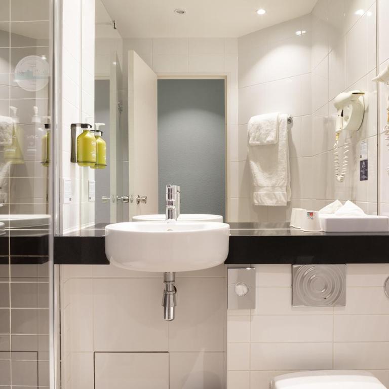 Holiday Inn Express Amiens by IHG - Chambre Lit Queen-Size Standard - Petit-Déjeuner Gratuit - 2