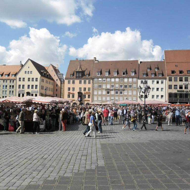 Altstadt - Exklusive 3-Zi-Wohnung für 6 Personen mit 90 qm, großer Dachterrasse, Parkplatz, WLAN - Apartment mit 2 Schlafzimmern - 51