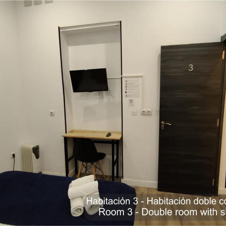 Chueca Rooms Madrid - Double Room with Shared Bathroom - 4