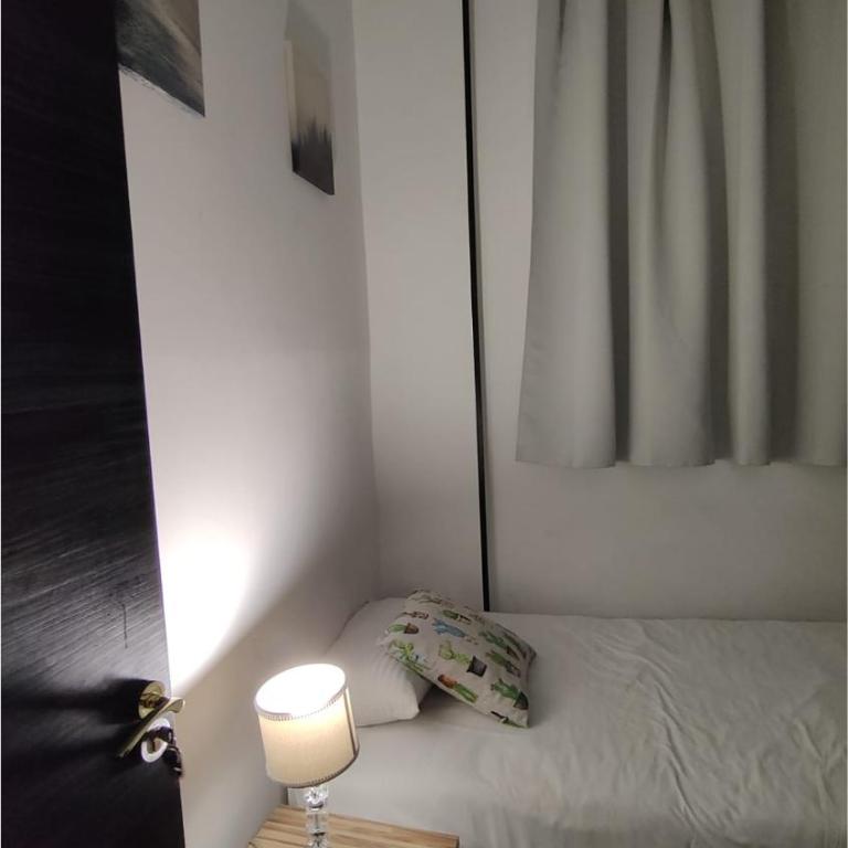 Chueca Rooms Madrid - Single Room with Shared Bathroom - 3