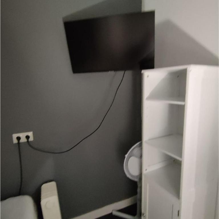 Chueca Rooms Madrid - Single Room with Shared Bathroom - 4