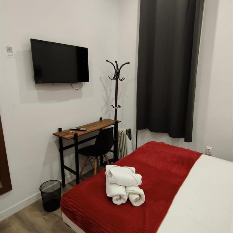 Chueca Rooms Madrid - Double Room with Shared Bathroom - 4