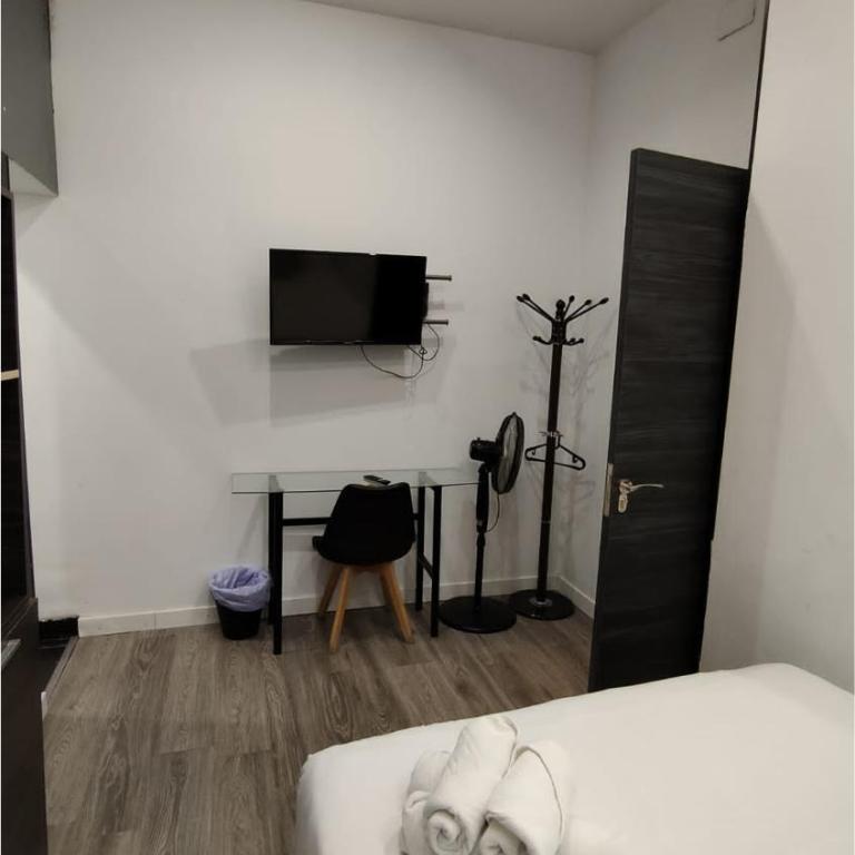 Chueca Rooms Madrid - Double Room with Private Bathroom - 2