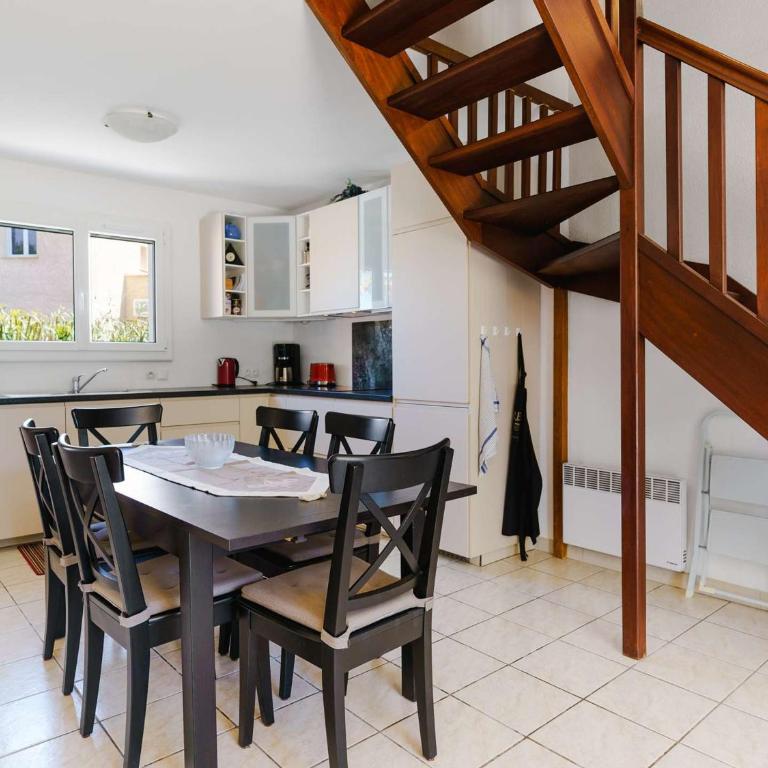 Villa climatisée 4 pièces avec terrasse, WIFI, garage, proche de la plage, animaux acceptés - FR-1-409-81 - Villa - 4