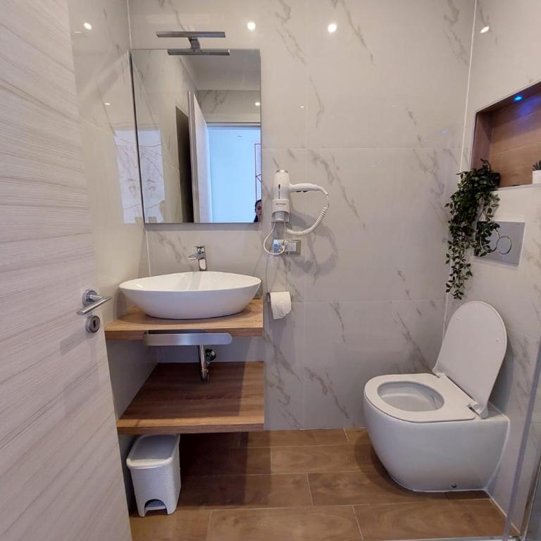PRISCO HOUSE - Camera Matrimoniale con Bagno Privato - 9