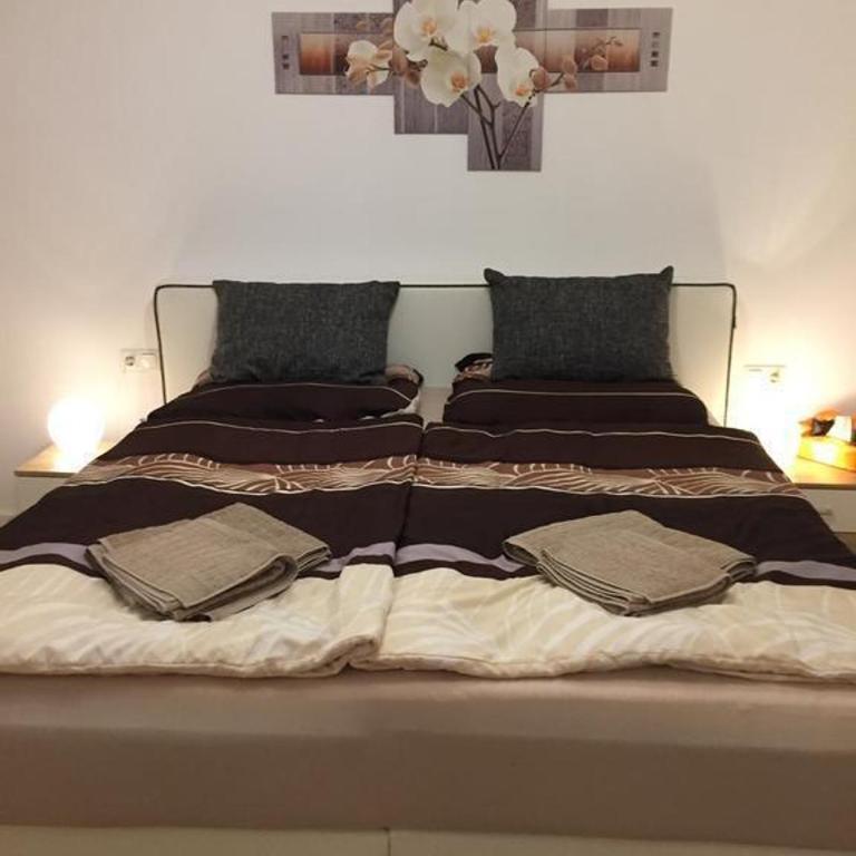 Ferienwohnung Auszeit - Apartment with Shower - 1
