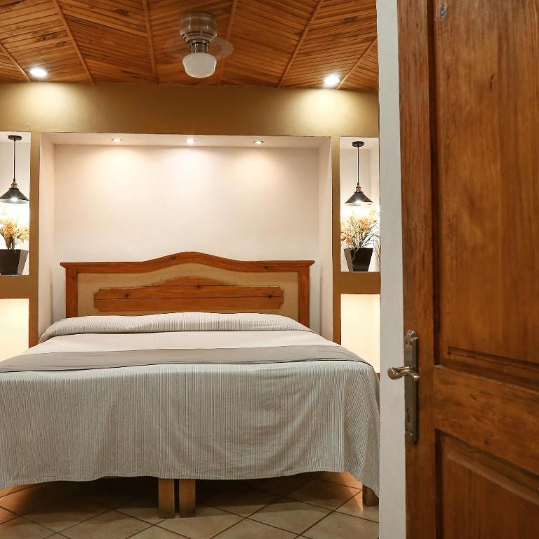 Meson de Juan Valle - Standard King Room - 5