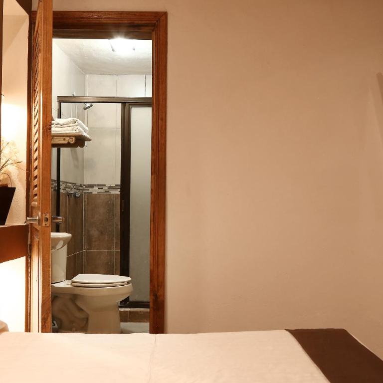 Meson de Juan Valle - Standard King Room - 13