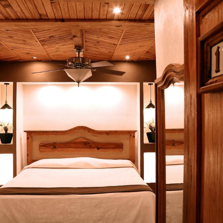 Meson de Juan Valle - Standard King Room - 12