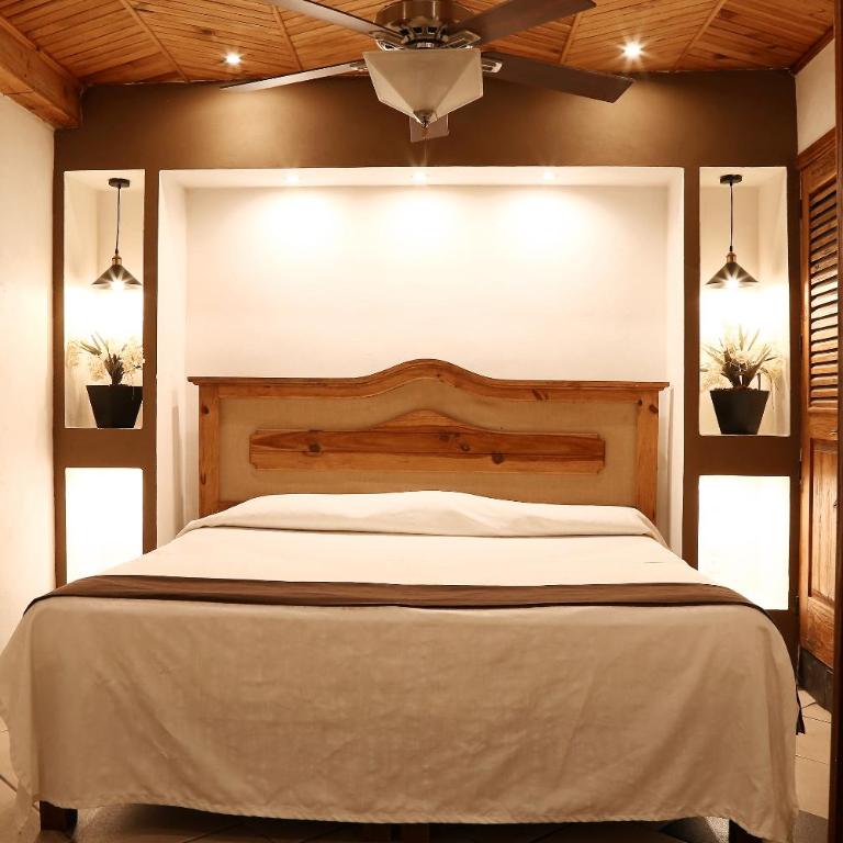 Meson de Juan Valle - Standard King Room - 11