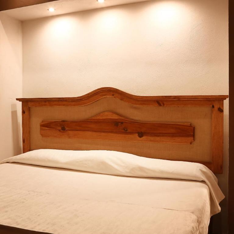 Meson de Juan Valle - Standard King Room - 8