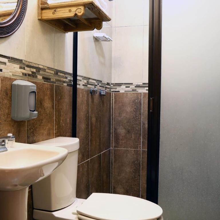 Meson de Juan Valle - Standard King Room - 7