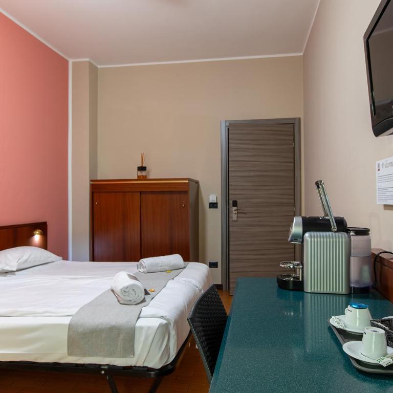 Hotel Novara - Camera Matrimoniale Standard - 9