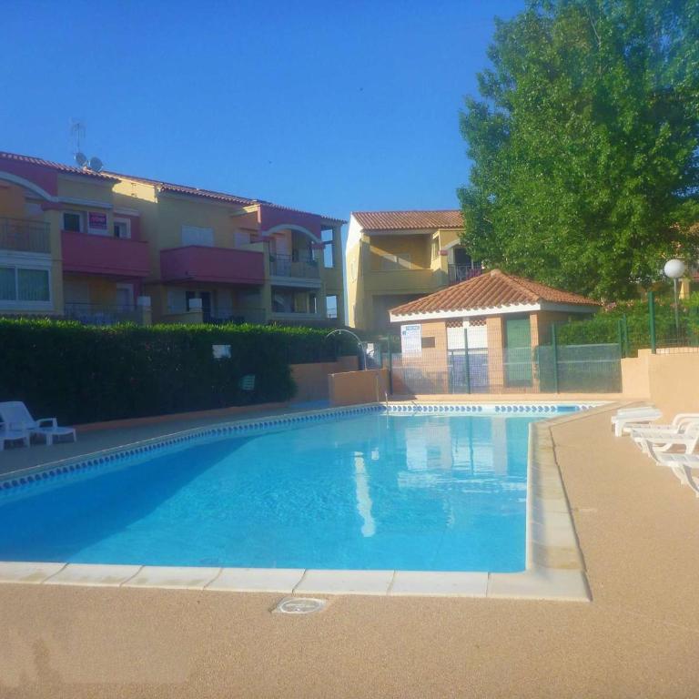 Appartement Vacances: Piscine, Tennis, Pétanque, Terrasse, Parking - Proche Commodités - FR-1-387-170 - Appartement (4 Adultes) - 1