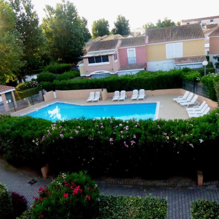 Appartement Vacances: Piscine, Tennis, Pétanque, Terrasse, Parking - Proche Commodités - FR-1-387-170 - Appartement (4 Adultes) - 2